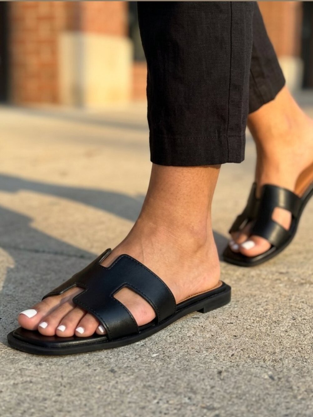 NWT Bonnibel Black Leather H-Strap Cutout Slide Flat Sandal